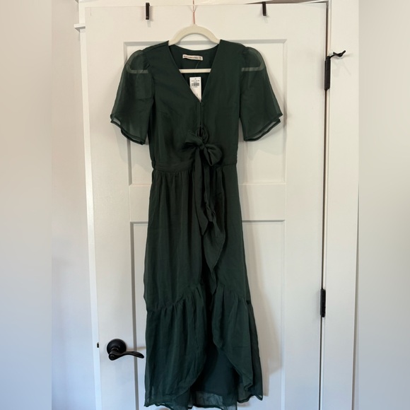 NWT Abercrombie and Fitch Green Chiffon Dress size XS - Picture 1 of 2